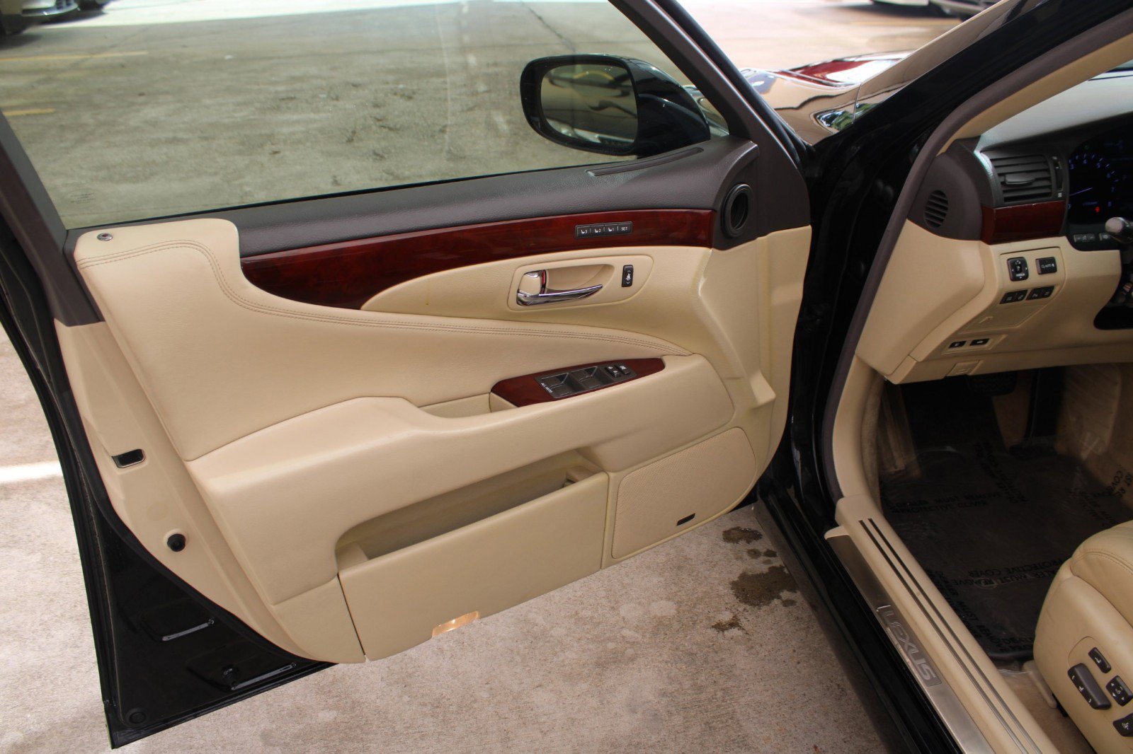 Used 2012 Lexus LS 460 image 9