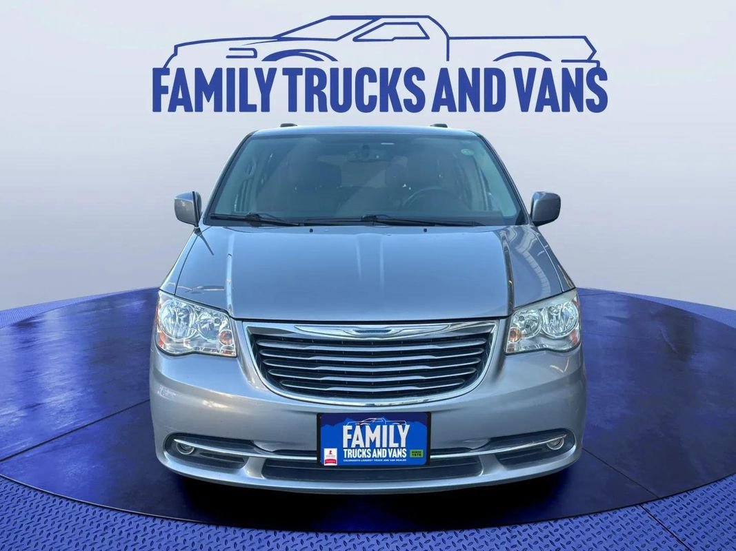 Used 2016 Chrysler Town & Country Touring image 8