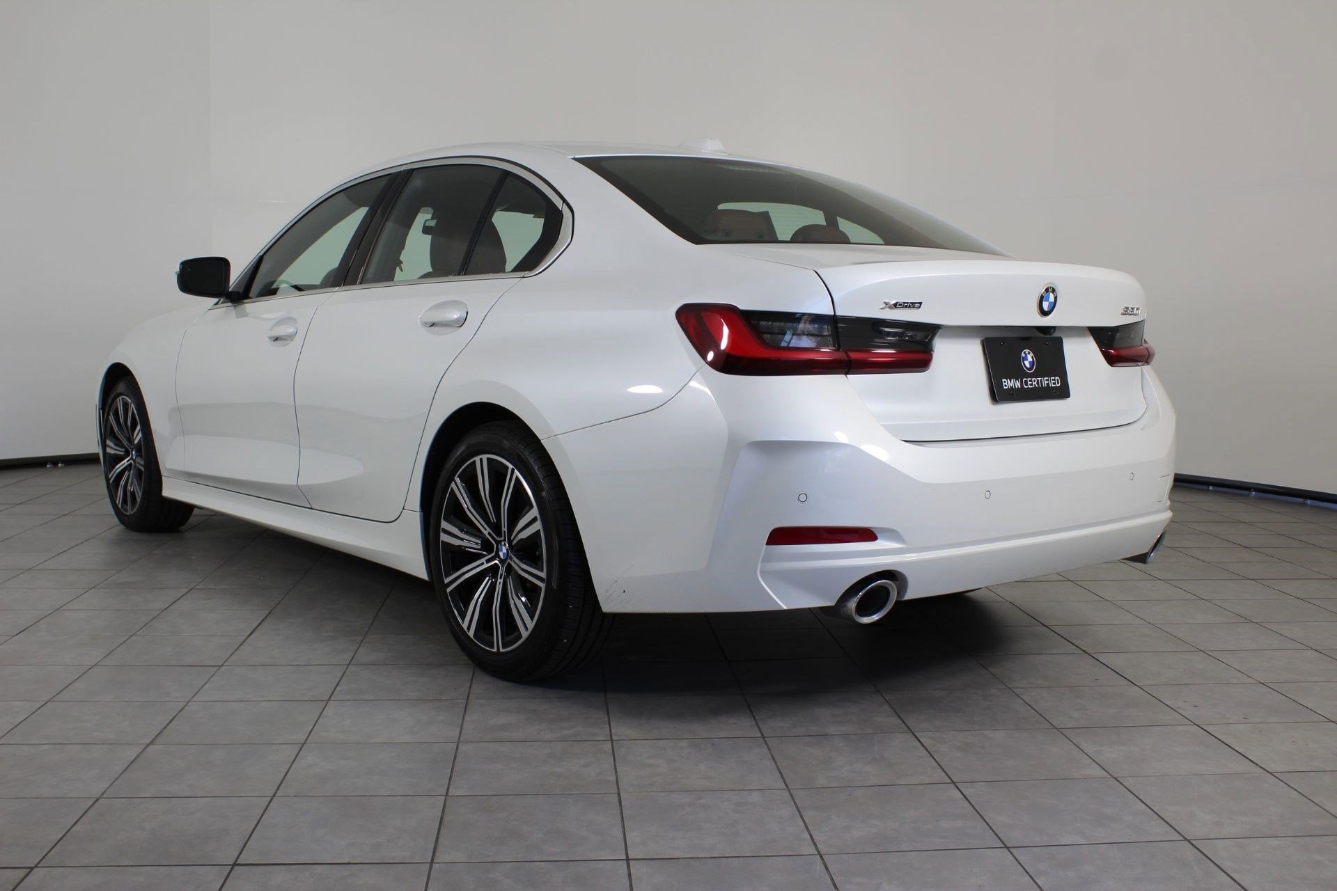 Certified 2025 BMW 330i xDrive Sedan image 3