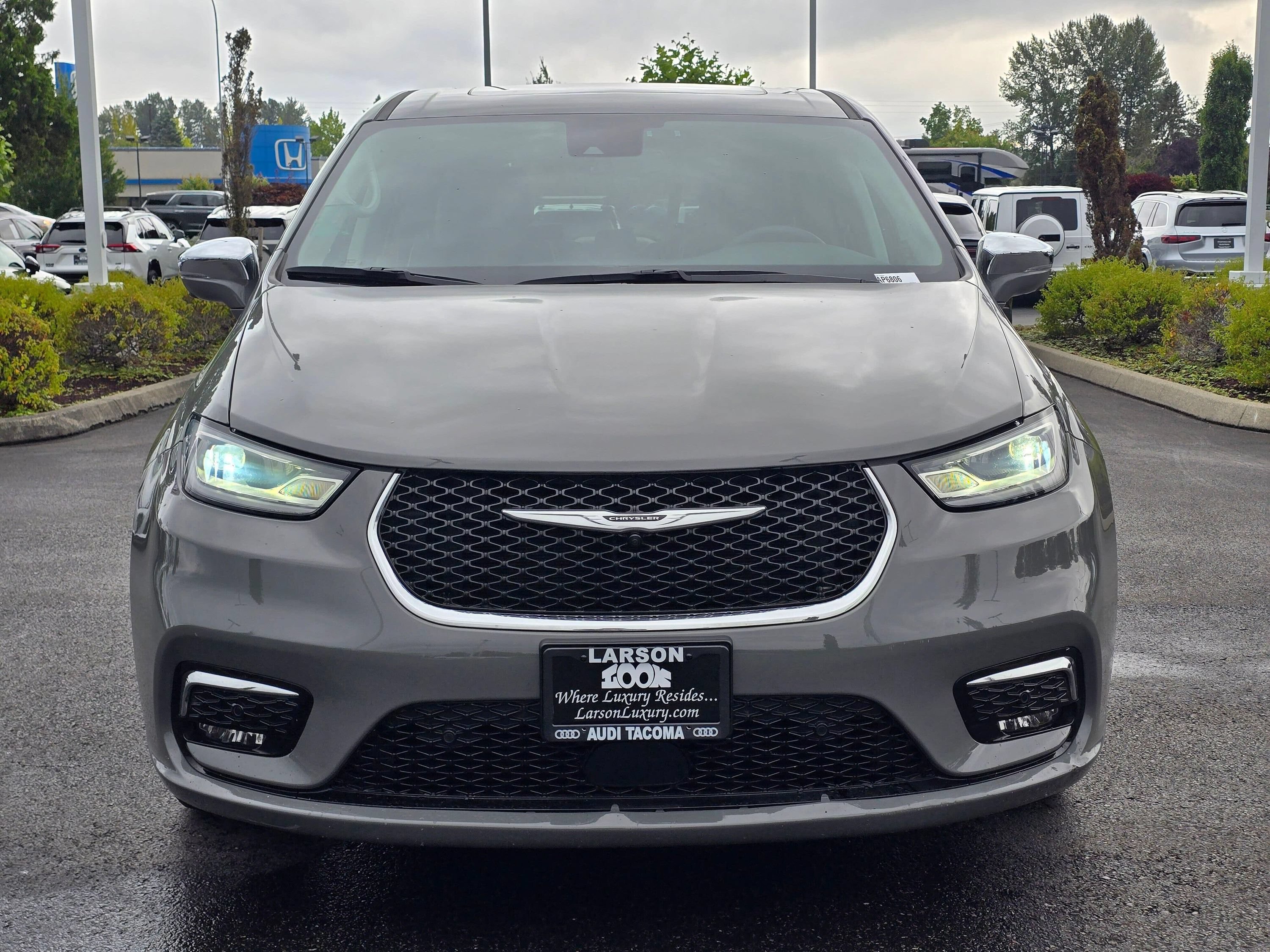 Used 2022 Chrysler Pacifica Limited FWD image 8