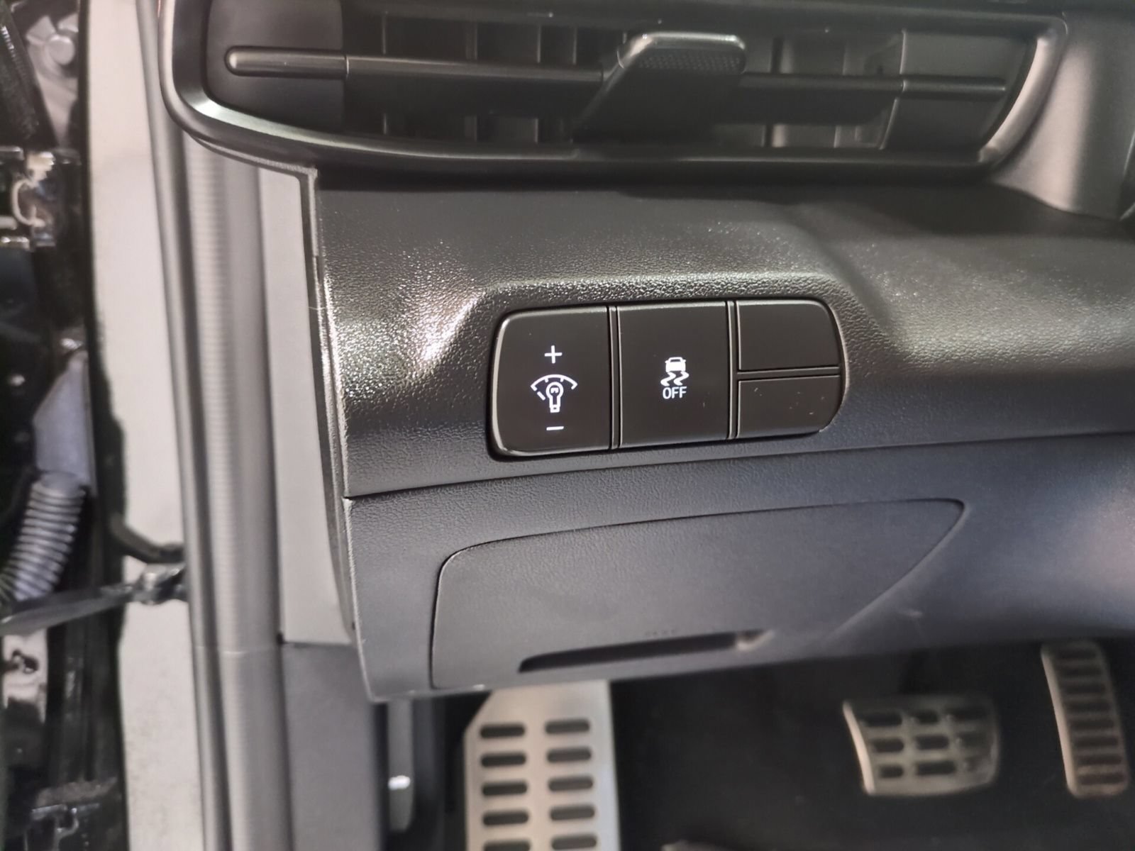 Certified 2025 Hyundai Elantra Sport FWD image 17