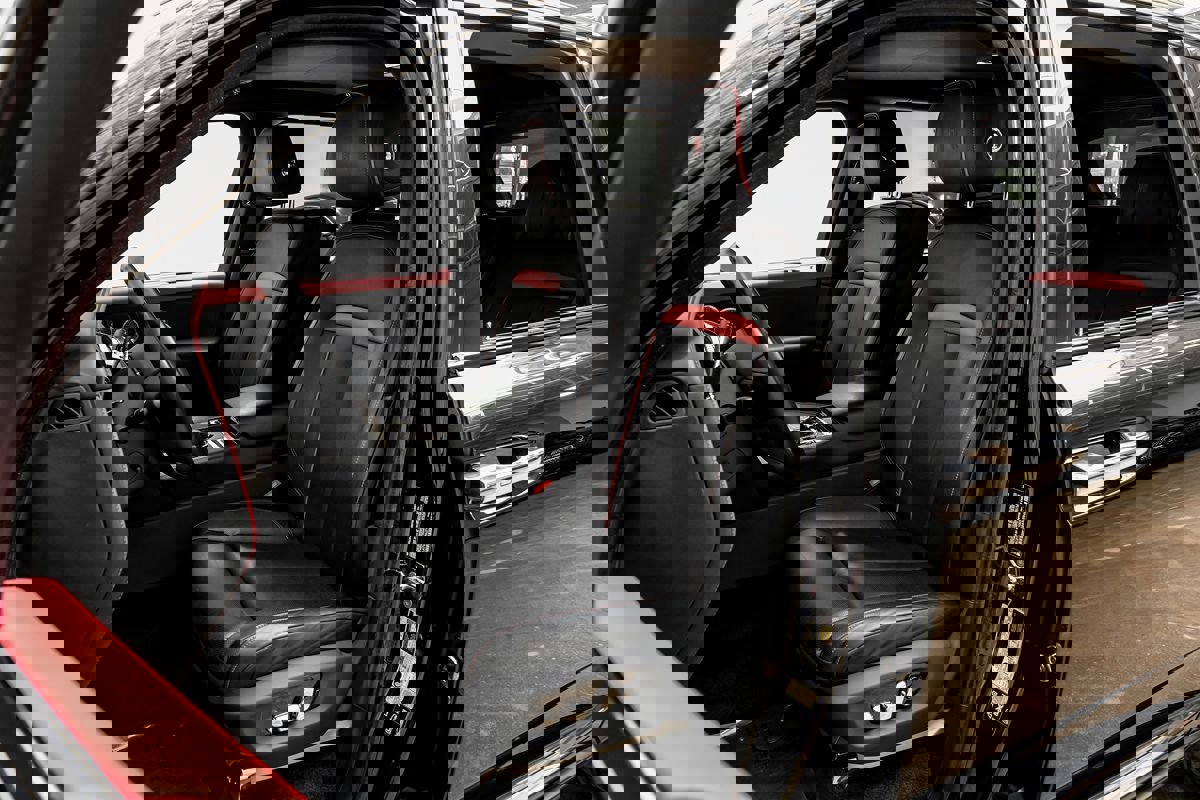 Used 2022 Rolls-Royce Cullinan Black Badge w/ Dark Exterior Package image 26