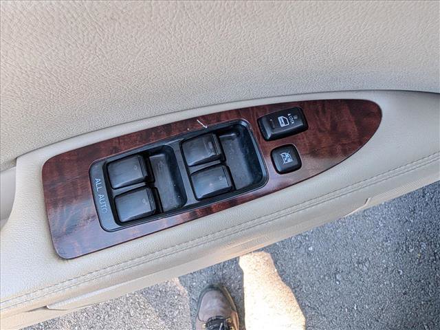 Used 2011 Toyota Avalon Limited FWD image 27