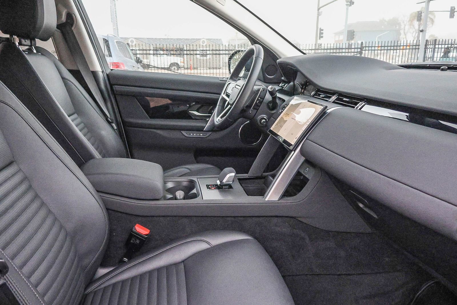 Used 2025 Land Rover Discovery Sport S image 17