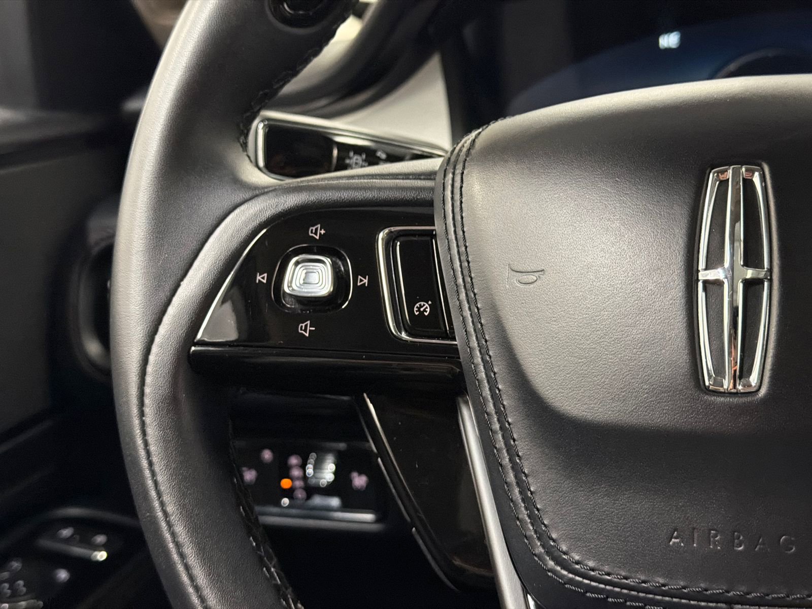 Certified 2022 Lincoln Aviator AWD w/ Premium Package image 25