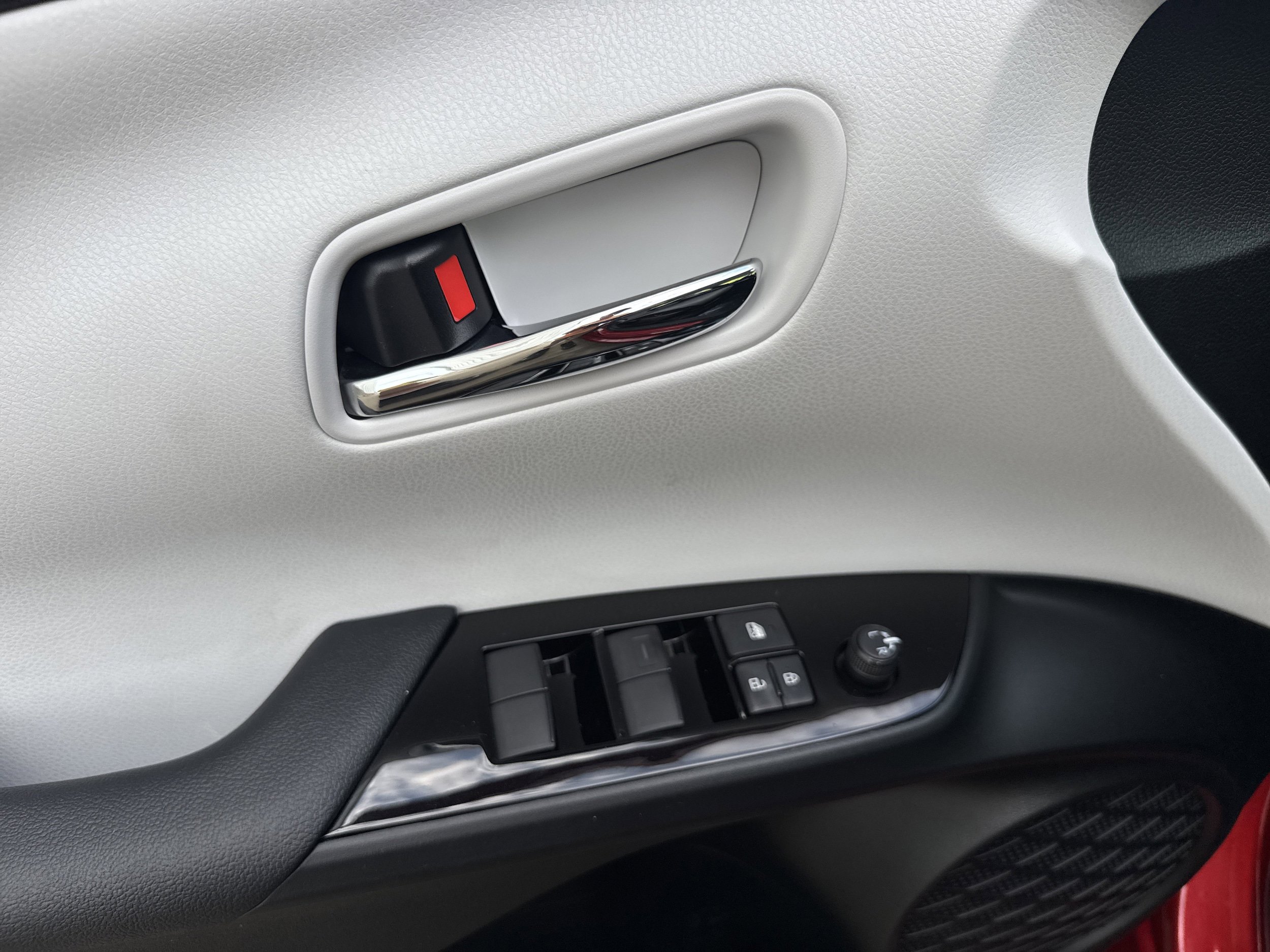 Used 2021 Toyota Prius LE w/ Carpet Mat Package (TMS) AWD/4WD image 8
