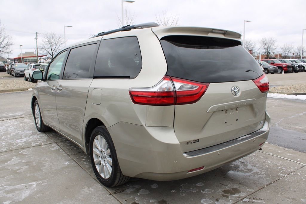 Used 2017 Toyota Sienna XLE Premium image 5