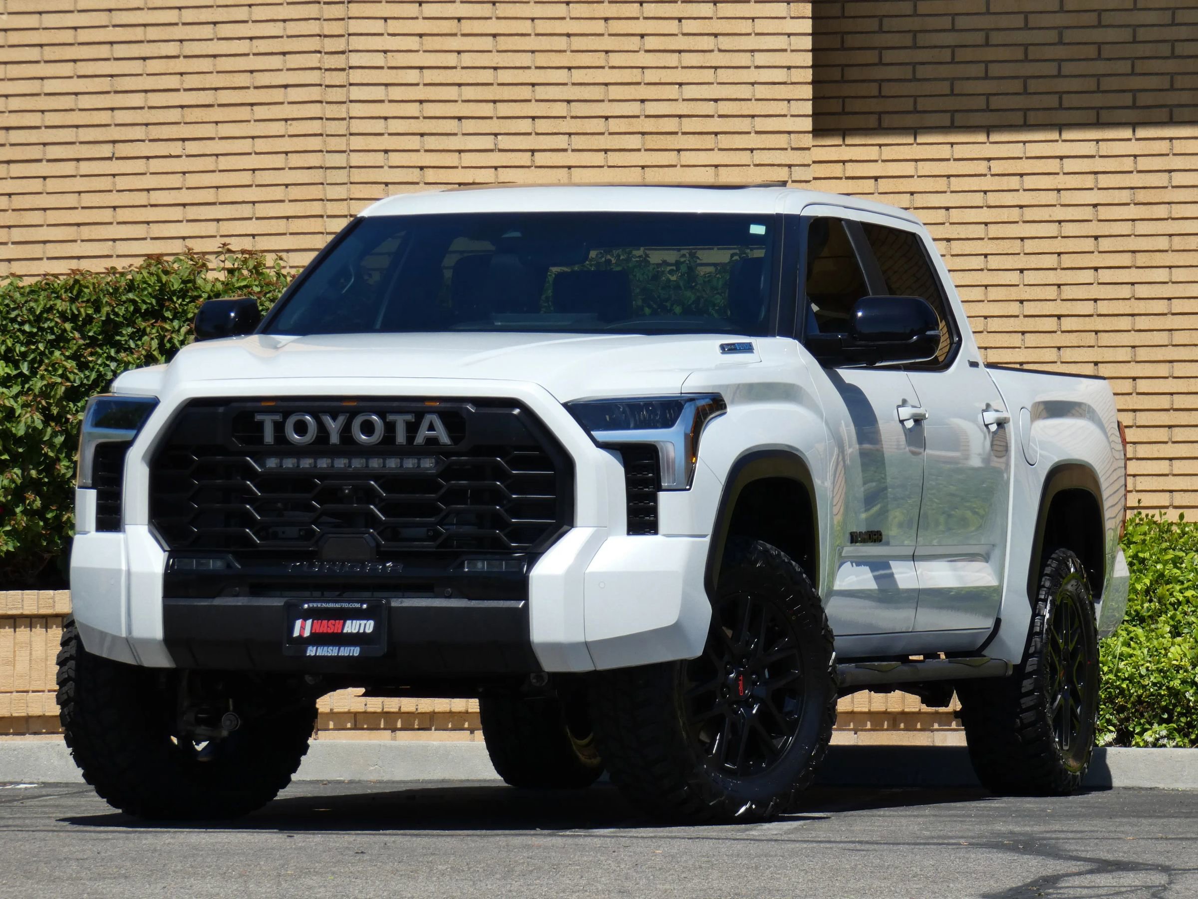 Used 2025 Toyota Tundra Limited image 4