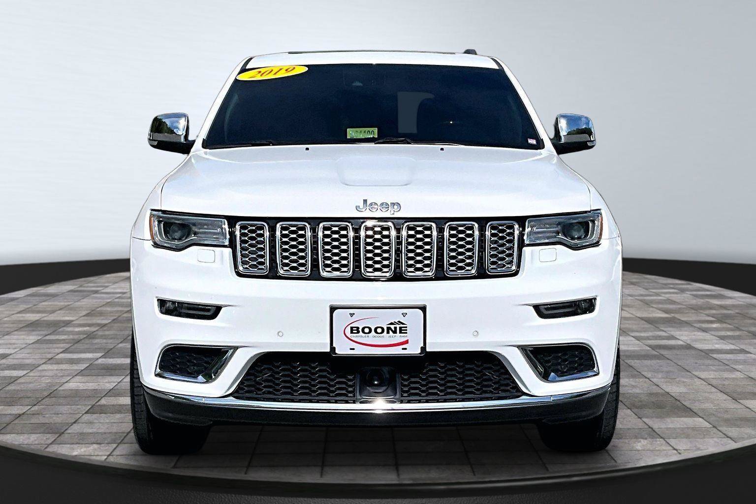 Used 2019 Jeep Grand Cherokee Summit AWD/4WD image 2
