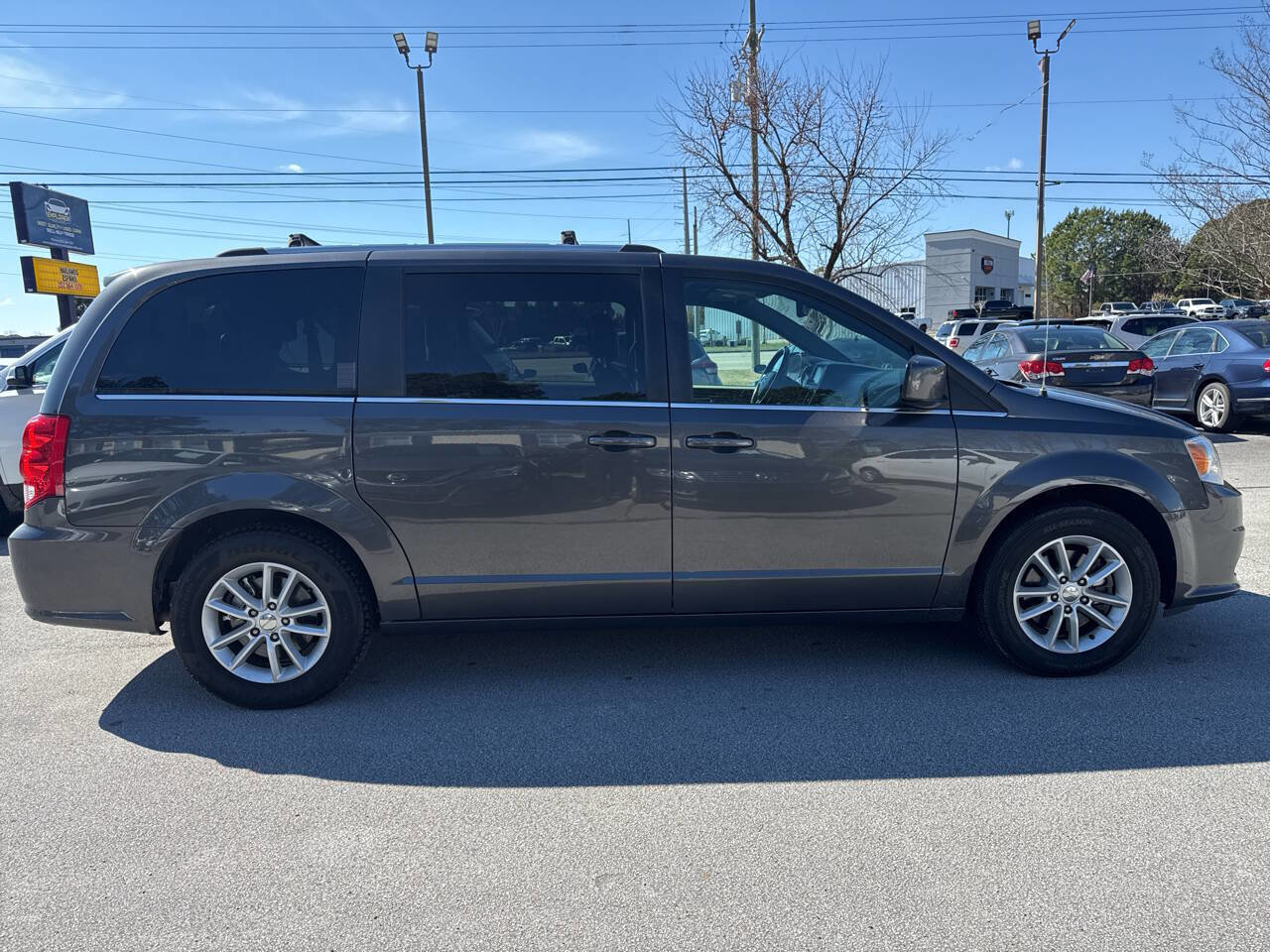 Used 2020 Dodge Grand Caravan SXT image 5