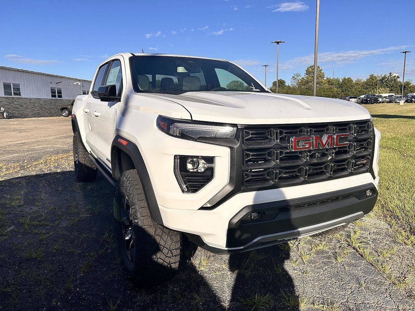 New 2025 GMC Canyon AT4 w/ AT4X Package