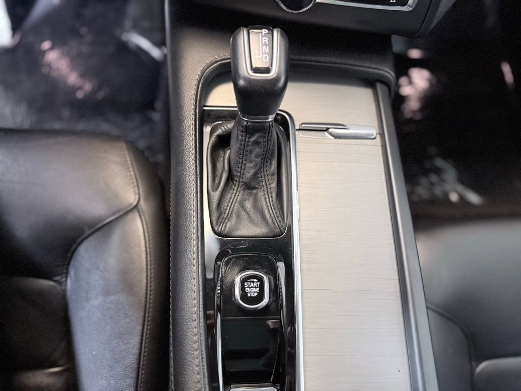 Used 2022 Volvo XC90 T5 Momentum w/ Climate Package image 15