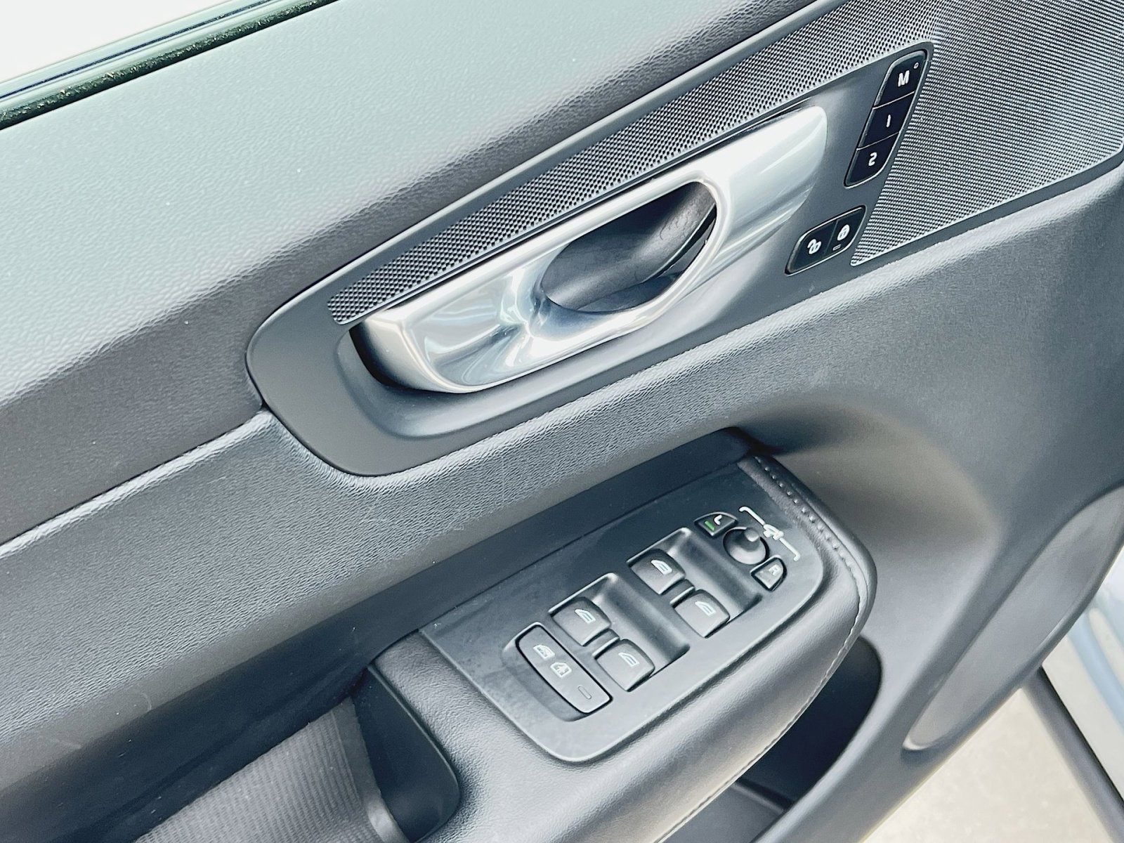 Certified 2023 Volvo XC60 B5 Plus w/ Climate Package image 15