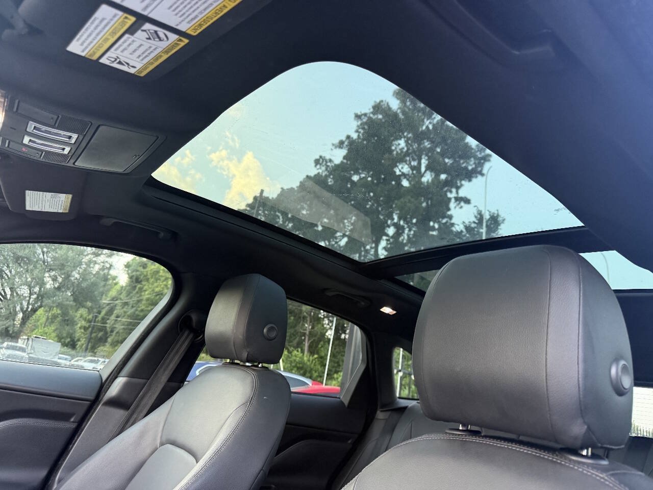 Used 2018 Jaguar F-PACE Premium AWD/4WD image 16