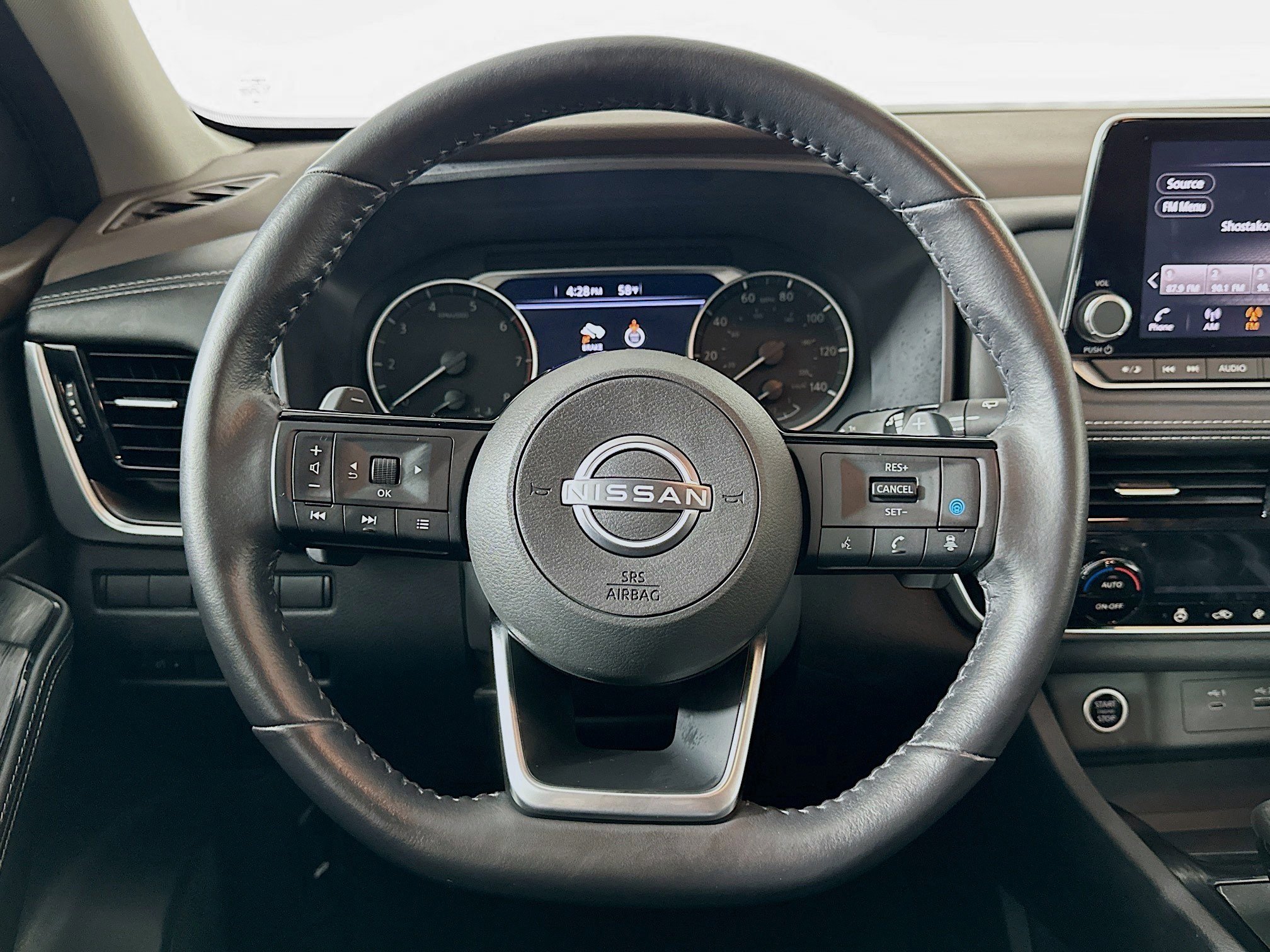 Used 2023 Nissan Rogue SV w/ SV Premium Package image 18