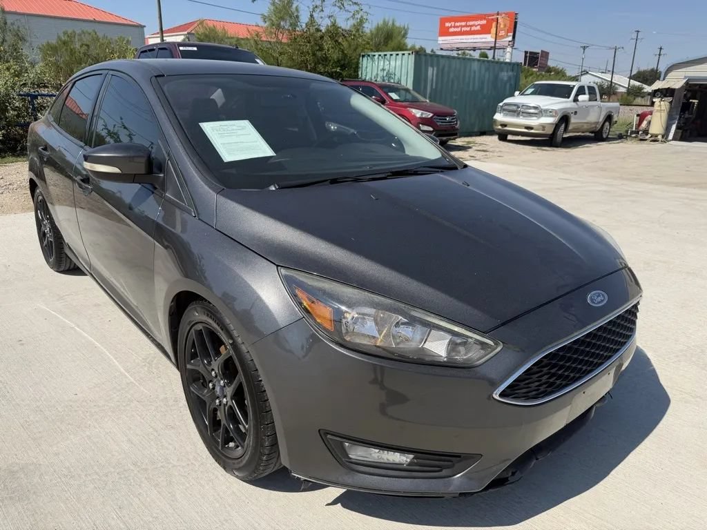 Used 2016 Ford Focus SE w/ Equipment Group 201A FWD image 3