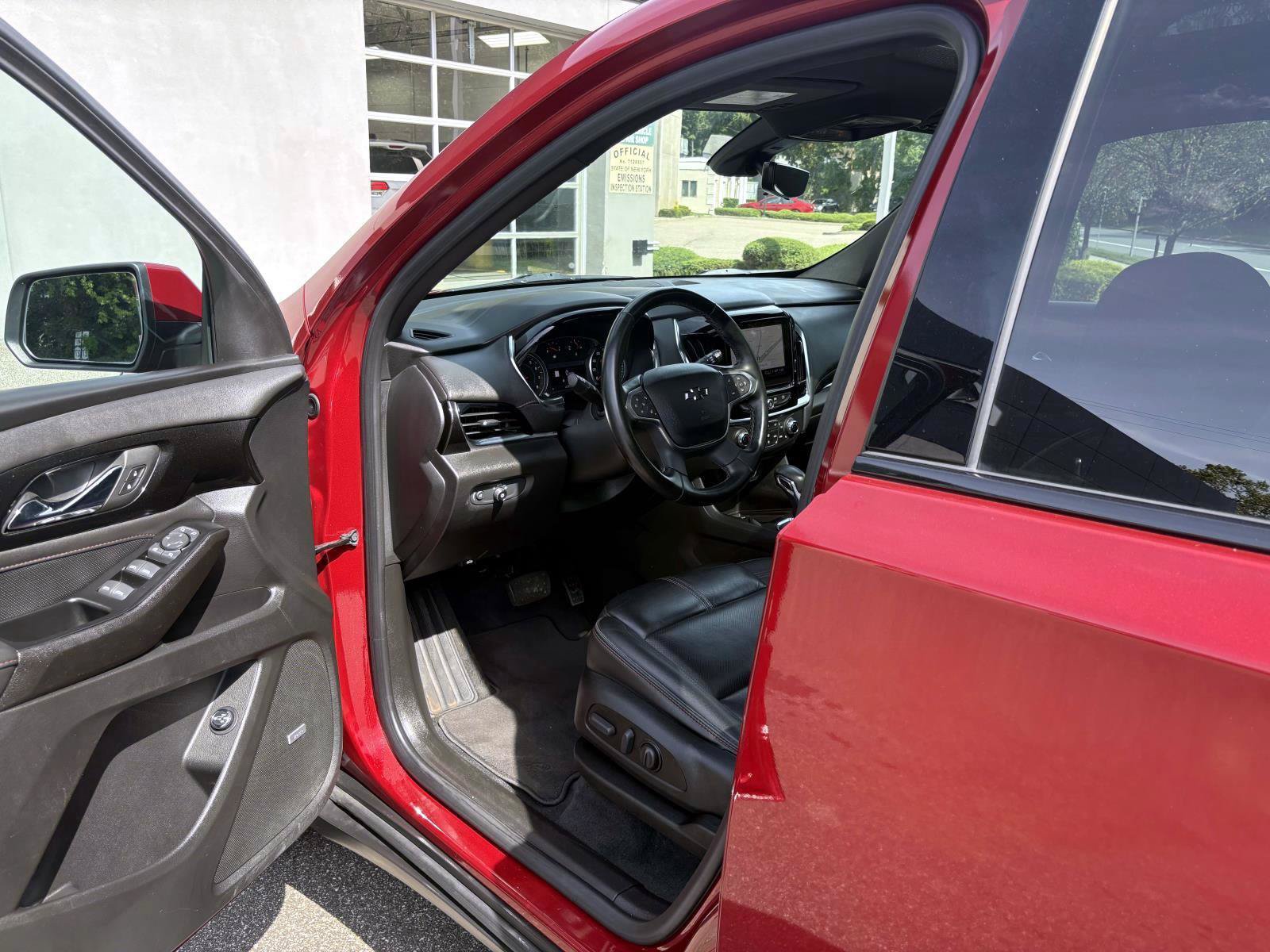 Used 2023 Chevrolet Traverse RS AWD/4WD image 12