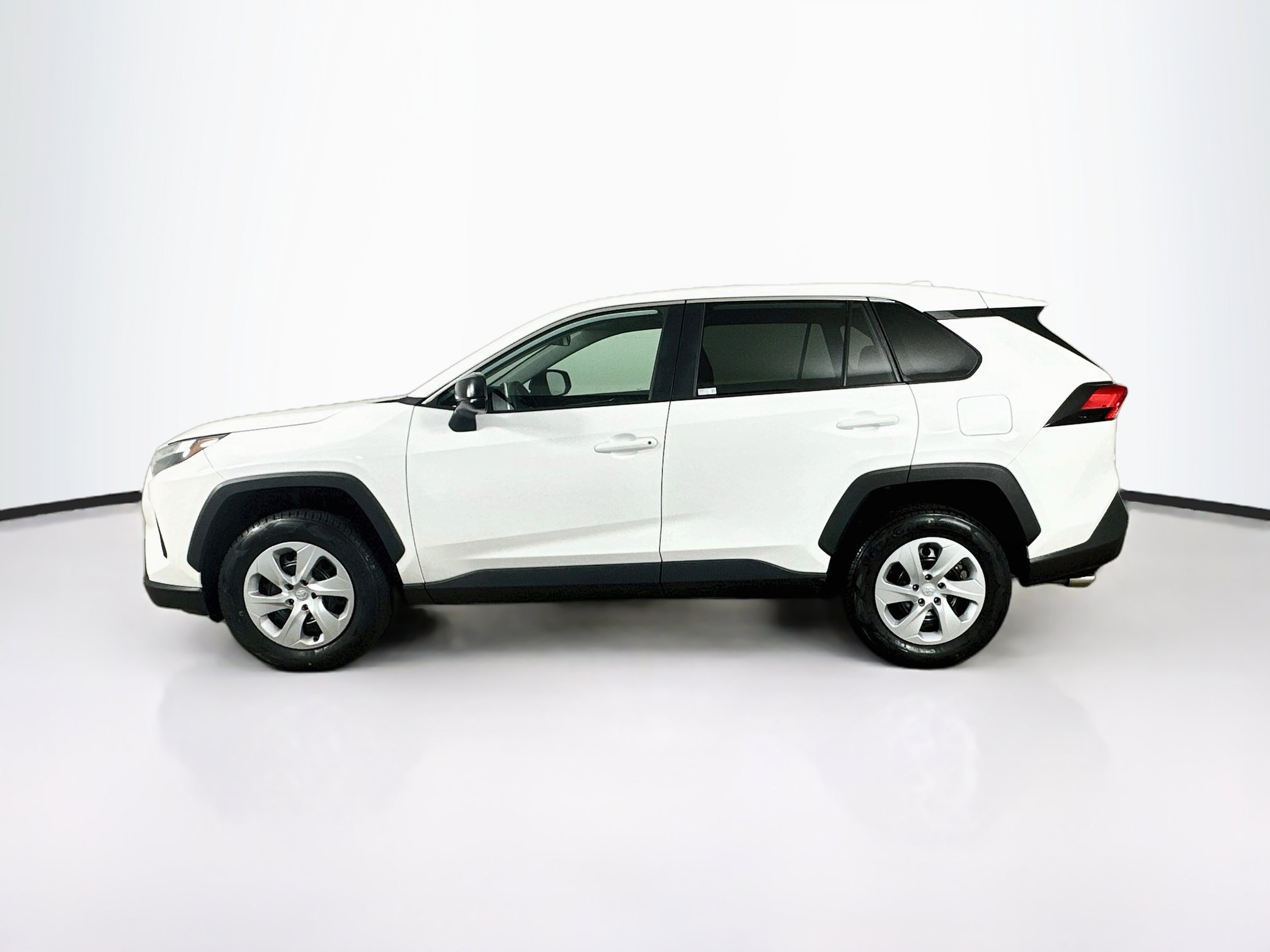 Used 2025 Toyota RAV4 LE AWD/4WD image 4