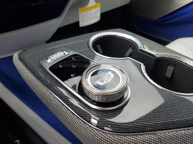 New 2025 Cadillac Optiq Luxury 1 w/ LPO, ONYX Package image 19