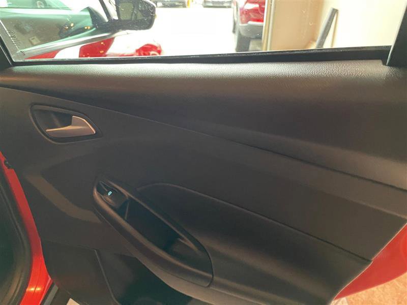 Used 2015 Ford Focus SE image 74