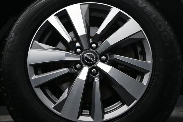 Used 2023 Nissan Pathfinder SL AWD/4WD image 9