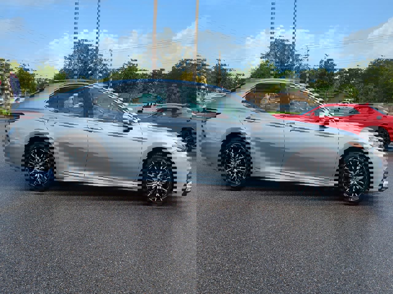 Used 2024 Toyota Camry SE image 3