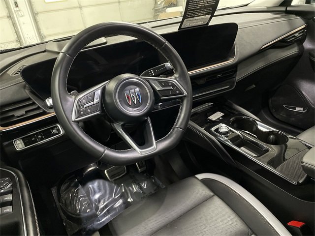 Certified 2025 Buick Envision Sport Touring image 17