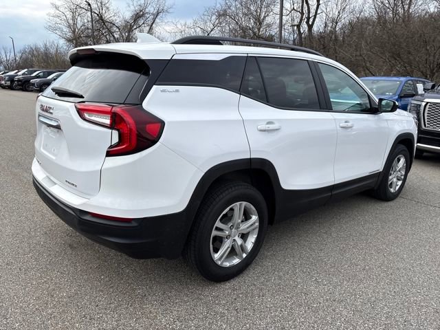 Used 2023 GMC Terrain SLE w/ Driver Convenience Package image 5