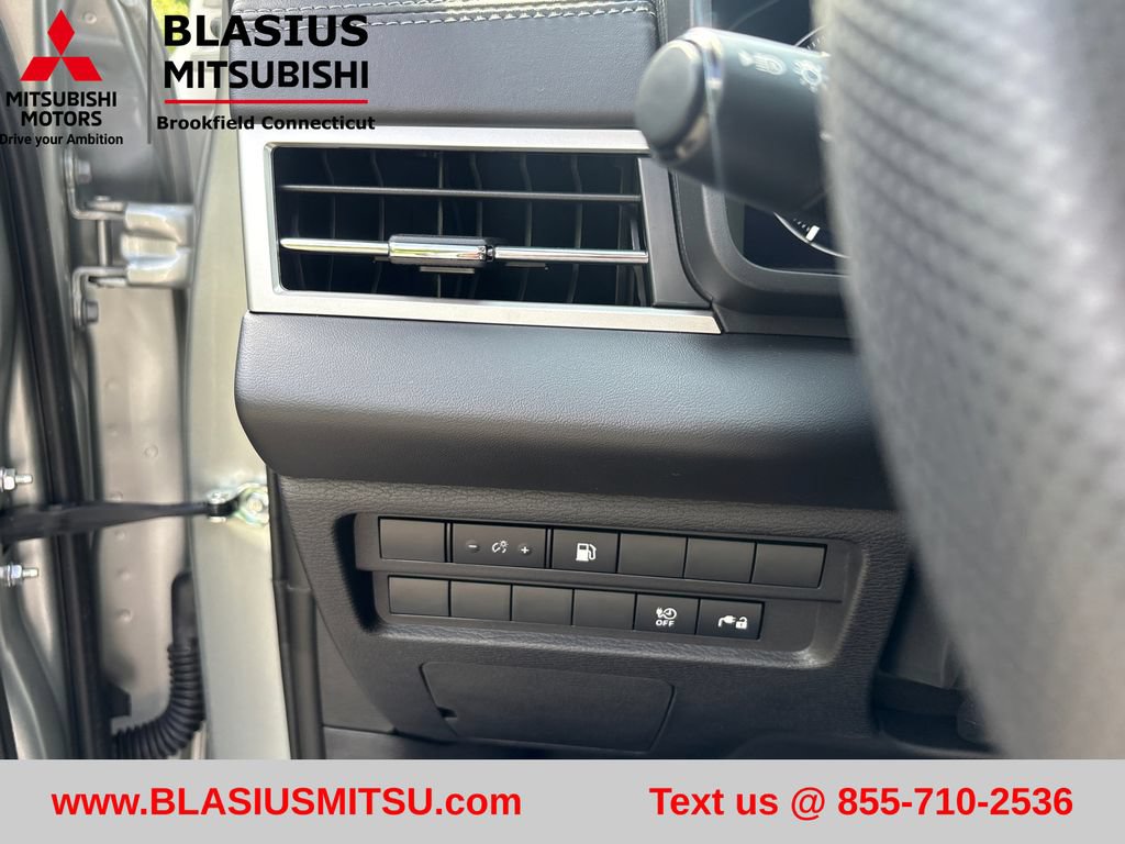 Used 2025 Mitsubishi Outlander ES AWD/4WD image 22