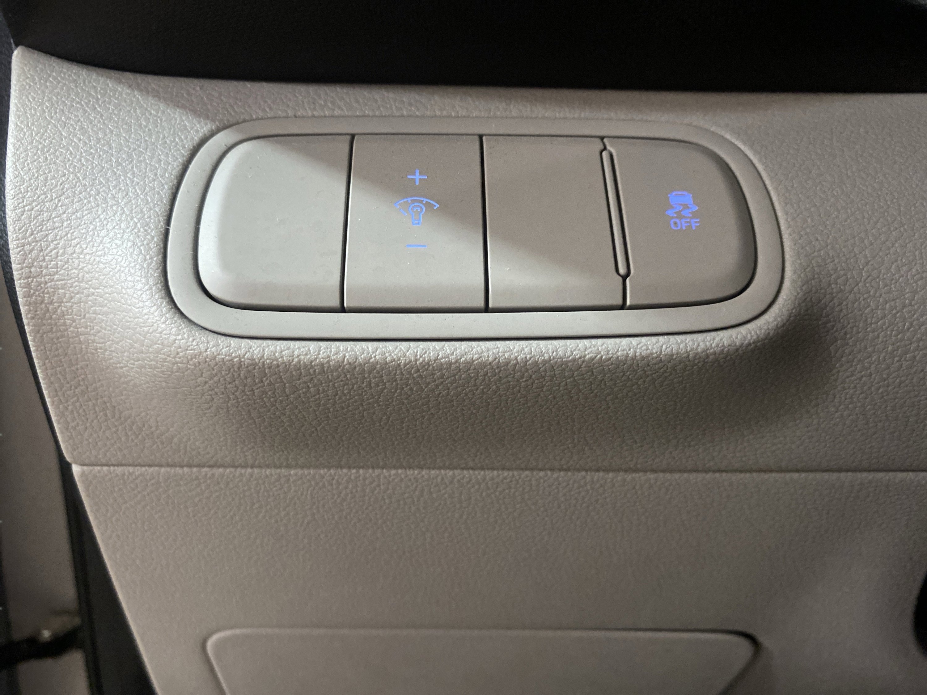 Used 2023 Hyundai Venue SEL image 20