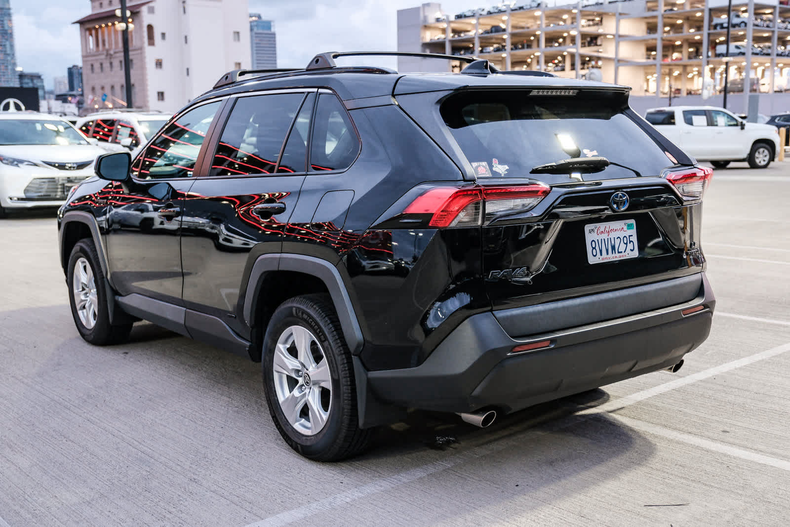Used 2021 Toyota RAV4 LE w/ Carpet Mat Package (TMS) AWD/4WD image 6