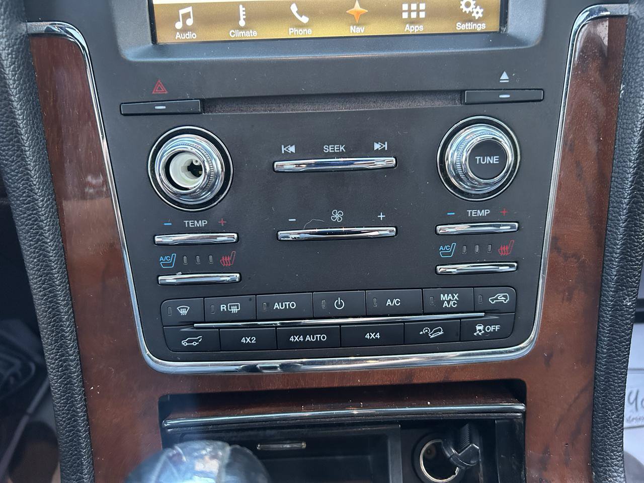 Used 2016 Lincoln Navigator L Select AWD/4WD image 26