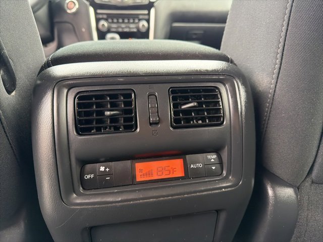 Used 2017 Nissan Pathfinder SV image 10