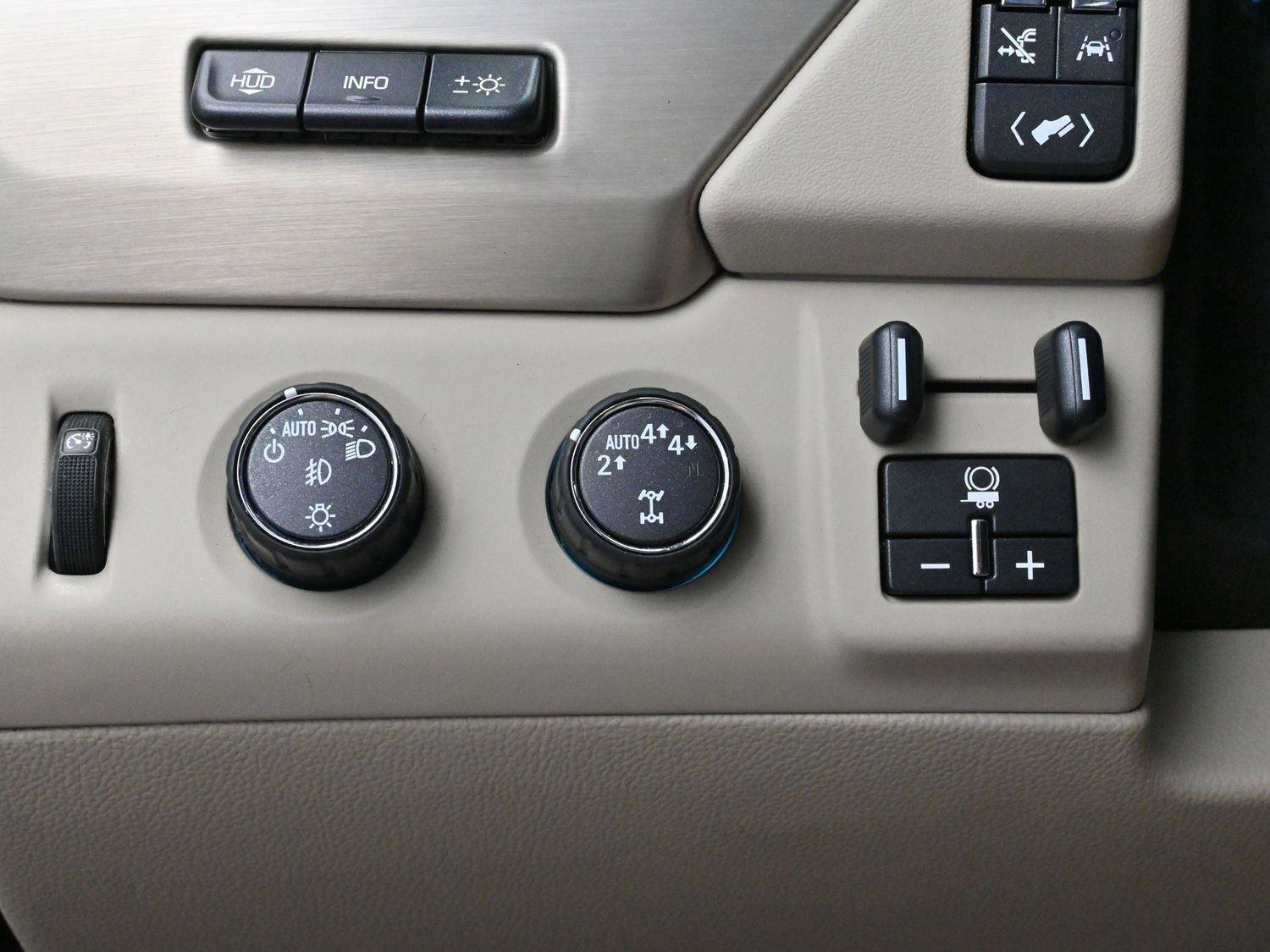 Used 2017 GMC Yukon Denali image 30