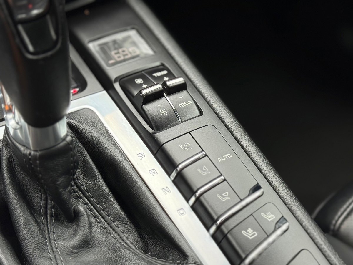 Used 2015 Porsche Macan S AWD/4WD image 34