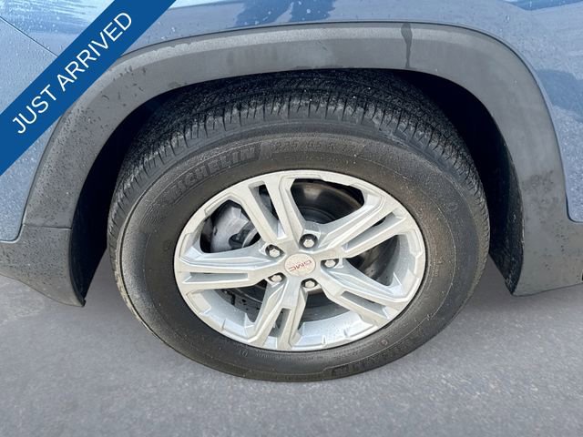 Used 2024 GMC Terrain SLE w/ Driver Convenience Package image 10