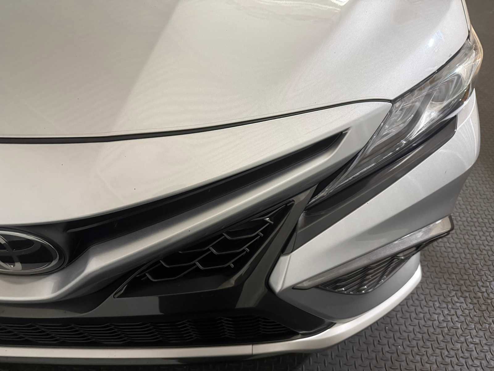 Used 2022 Toyota Camry XSE FWD image 5