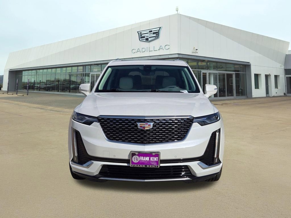 Used 2022 Cadillac XT6 Premium Luxury w/ Technology Package image 2
