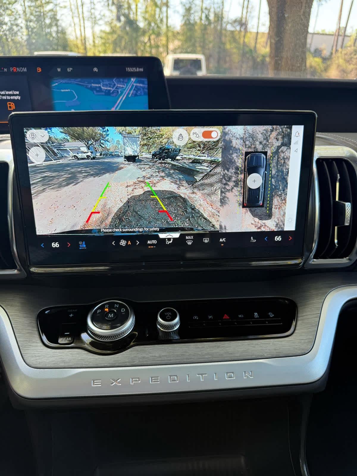 Used 2025 Ford Expedition Platinum image 23