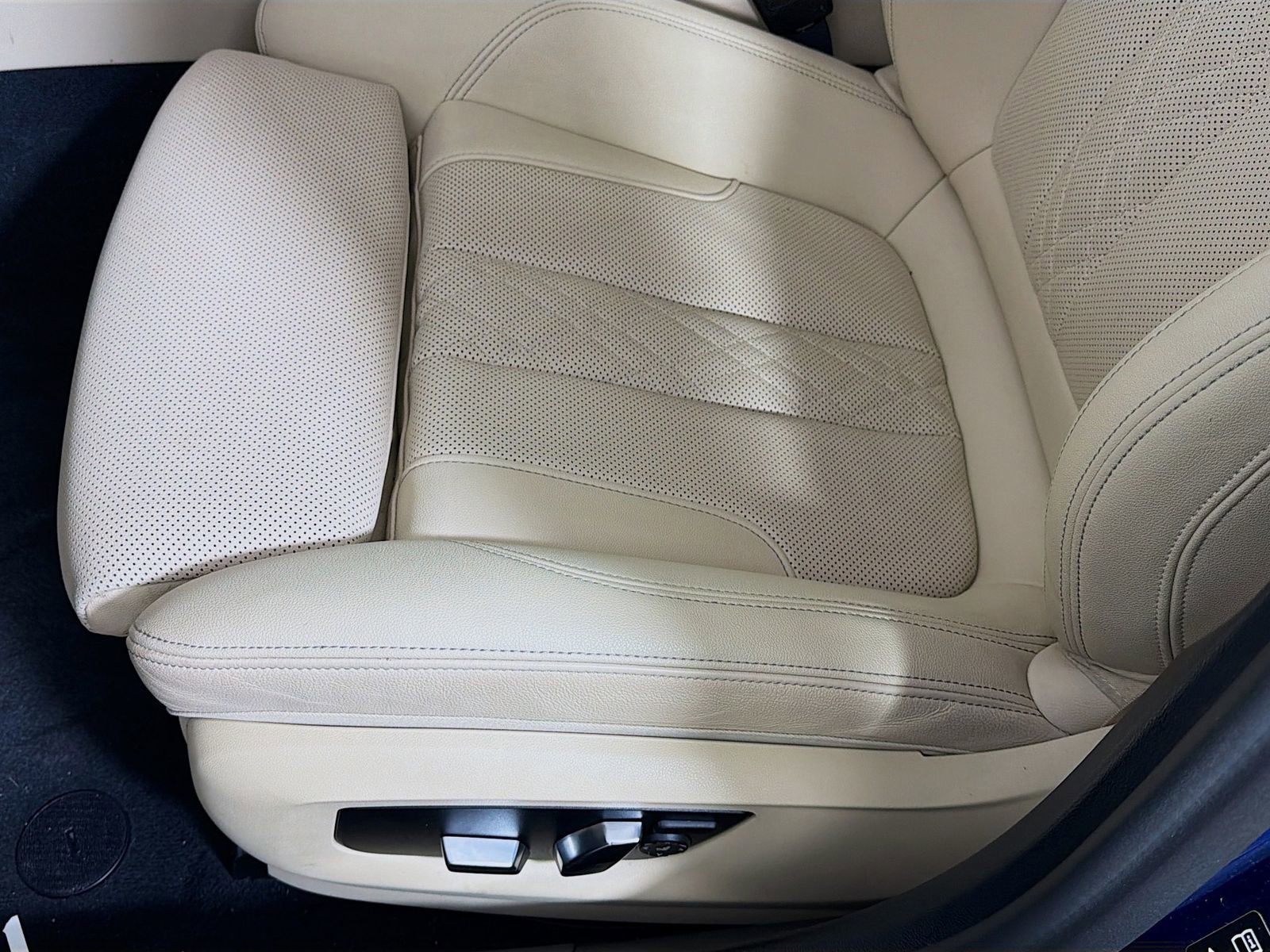 Used 2023 BMW 540i xDrive w/ Executive Package image 23