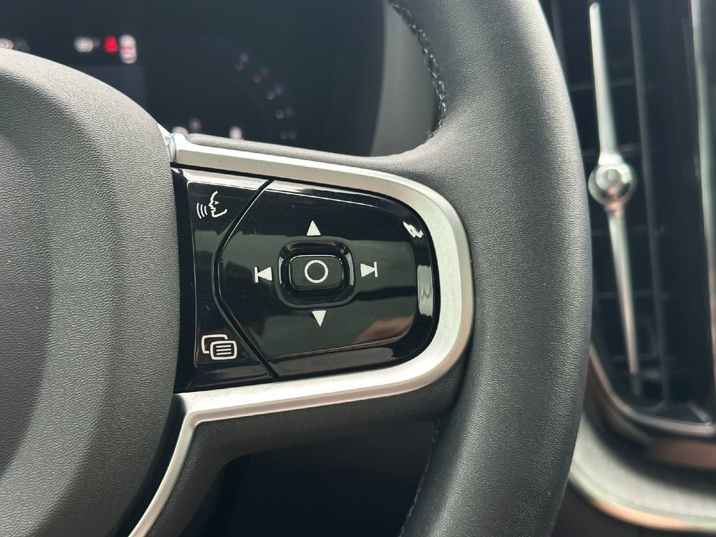 Used 2025 Volvo XC60 B5 Plus AWD/4WD image 31