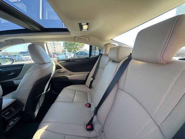 Used 2021 Lexus ES 350 Ultra Luxury w/ Accessory Package FWD image 29
