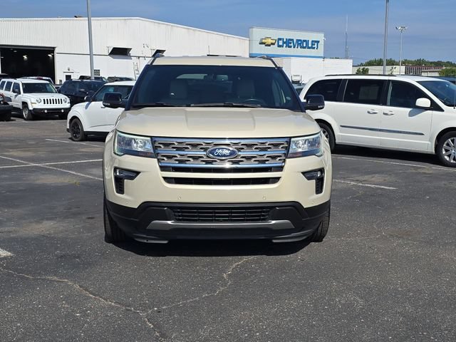 Used 2018 Ford Explorer XLT w/ Equipment Group 202A FWD image 3