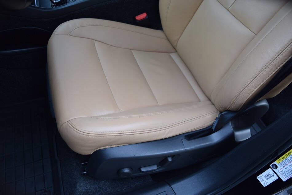 Used 2020 Volvo XC40 T5 Momentum w/ Protection Package Premier image 40