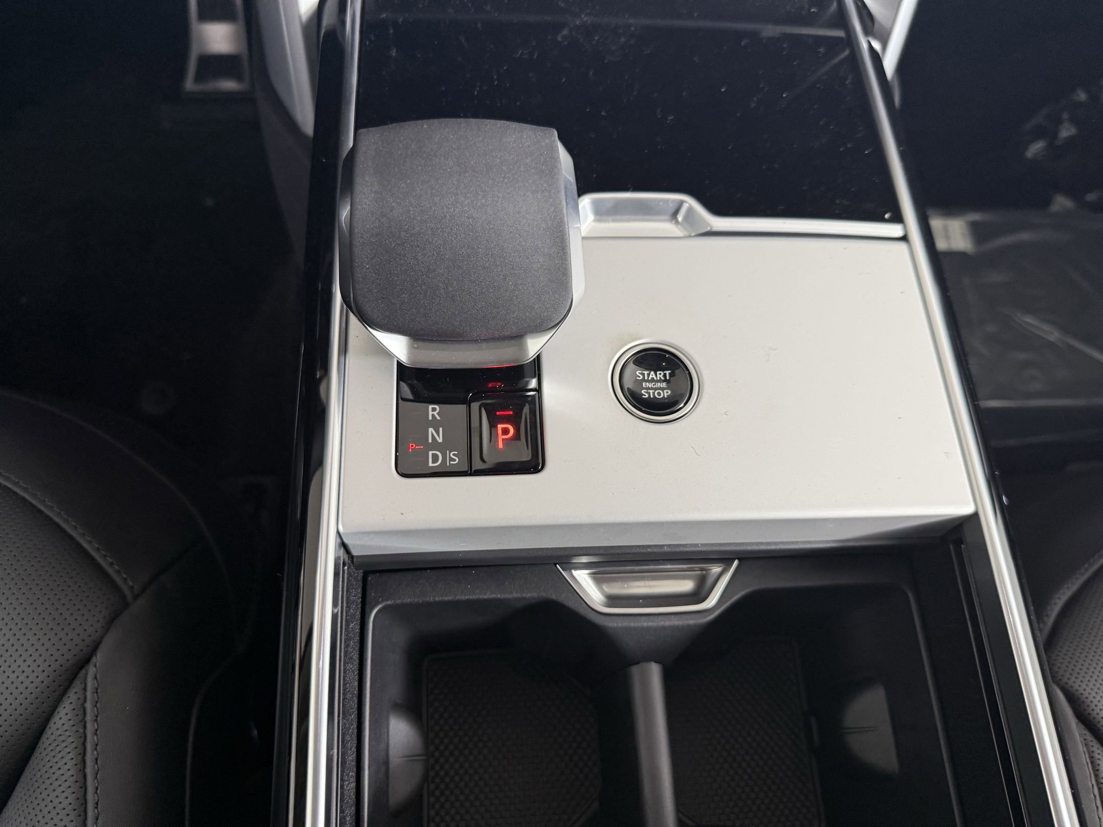 New 2025 Land Rover Range Rover SE image 14