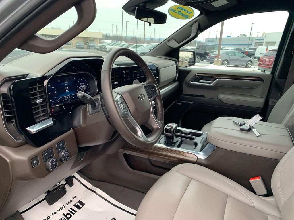 Used 2024 Chevrolet Silverado 1500 LT Trail Boss w/ Convenience Package II image 9