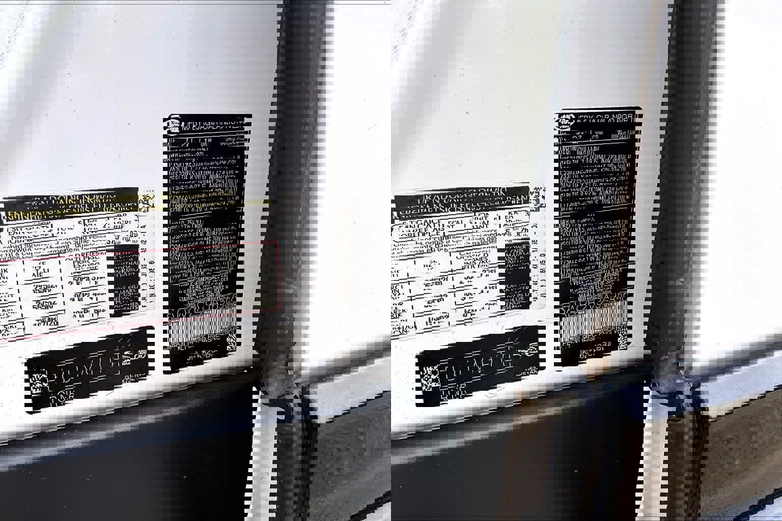 Used 2018 Land Rover Range Rover Sport HSE image 38