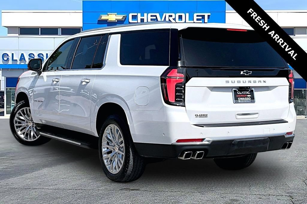 Used 2025 Chevrolet Suburban High Country w/ Sun And Tow Package AWD/4WD image 3