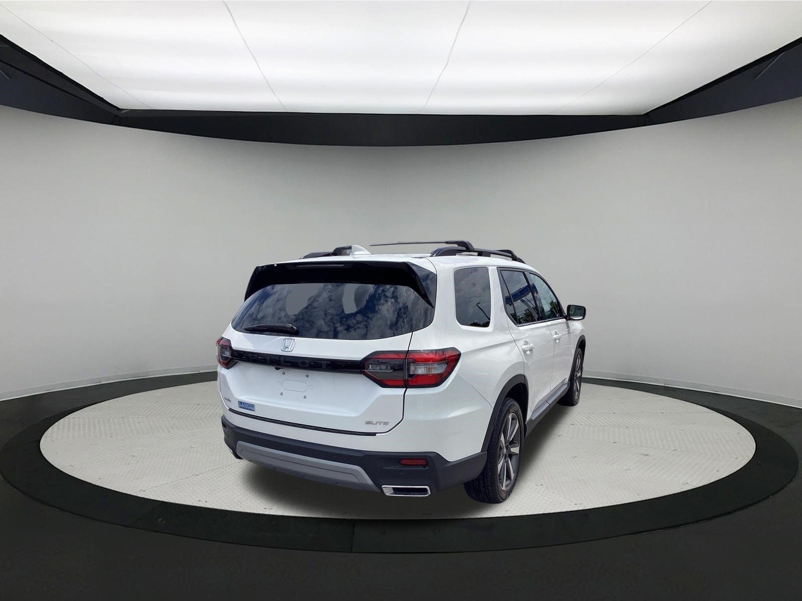 Used 2025 Honda Pilot Elite image 8