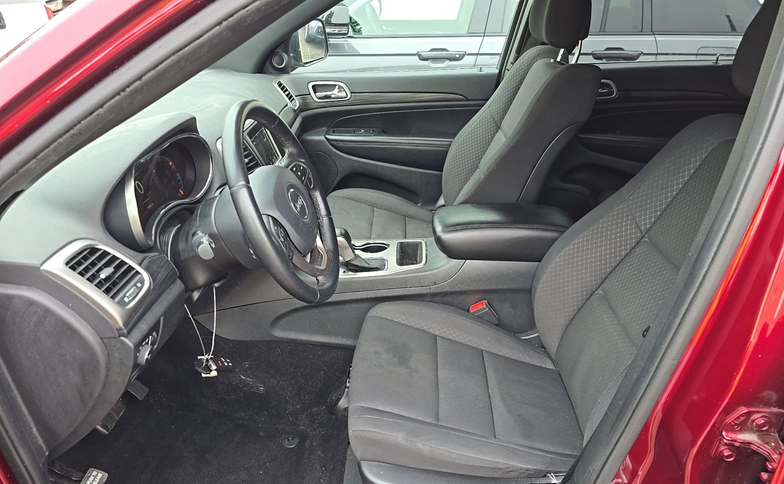 Used 2019 Jeep Grand Cherokee Laredo AWD/4WD image 6